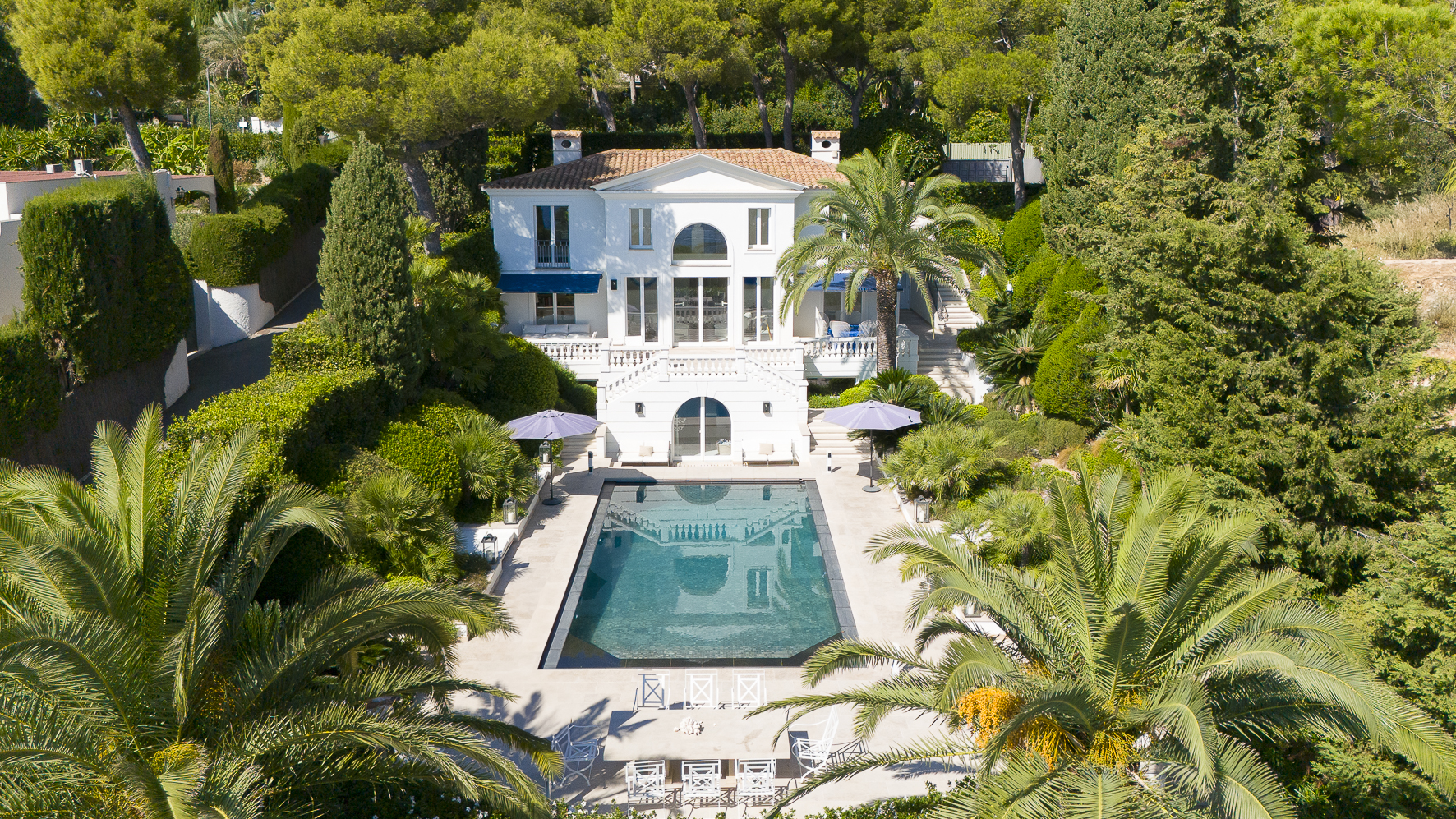 Waterfront Villa — photo 1
